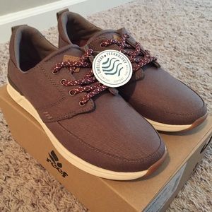 NWT Reef Rover Low Tennis Shoe
